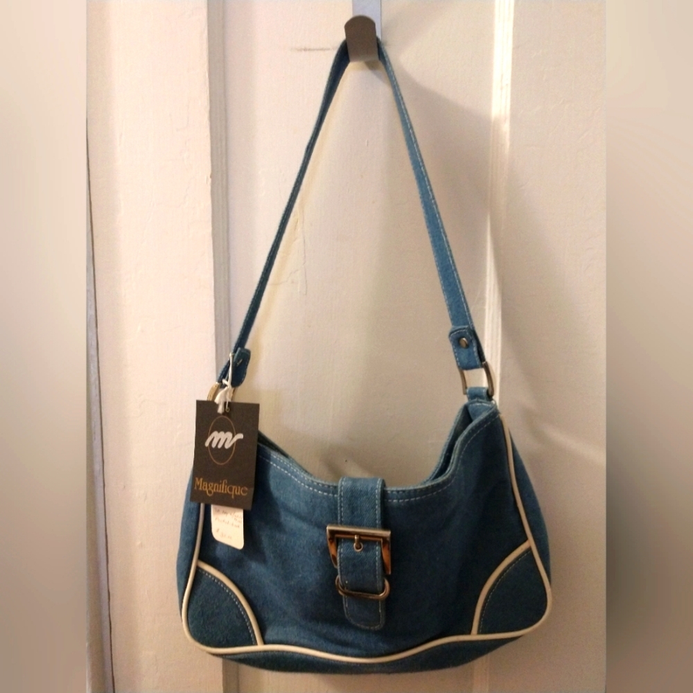 Magnifique light denim purse with white trim
